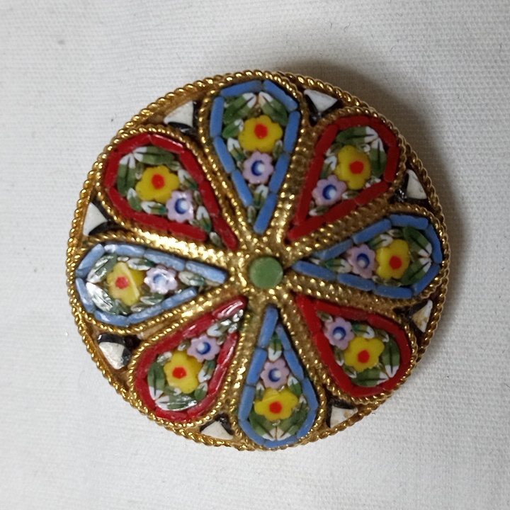 Beautiful Vintage Italian Micro Mosaic Glass Brooch Stamped Italy Goldtone Rope 60$
